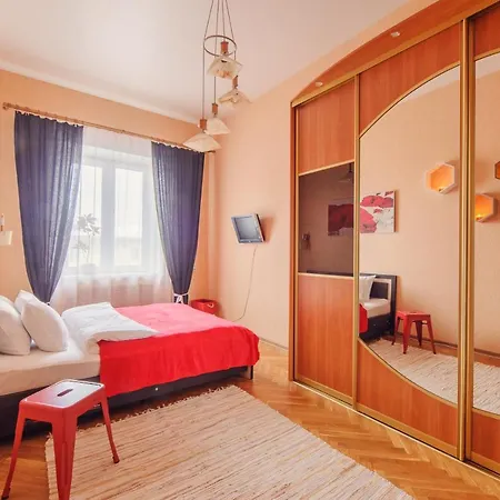 Apartment On Kupalovskaya *