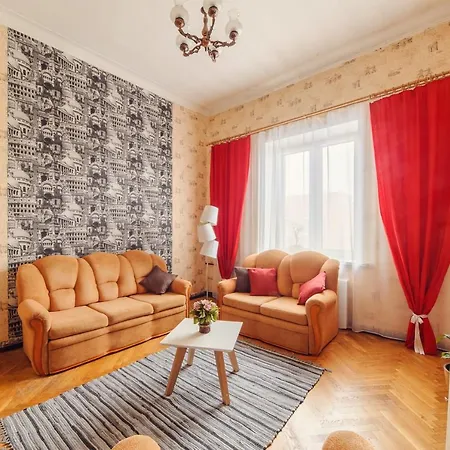Apartment On Kupalovskaya *