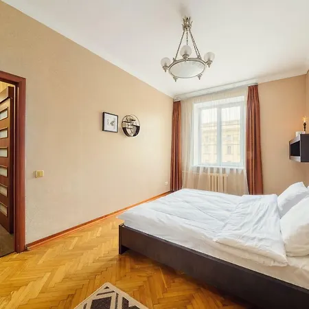 Apartment On Kupalovskaya *
